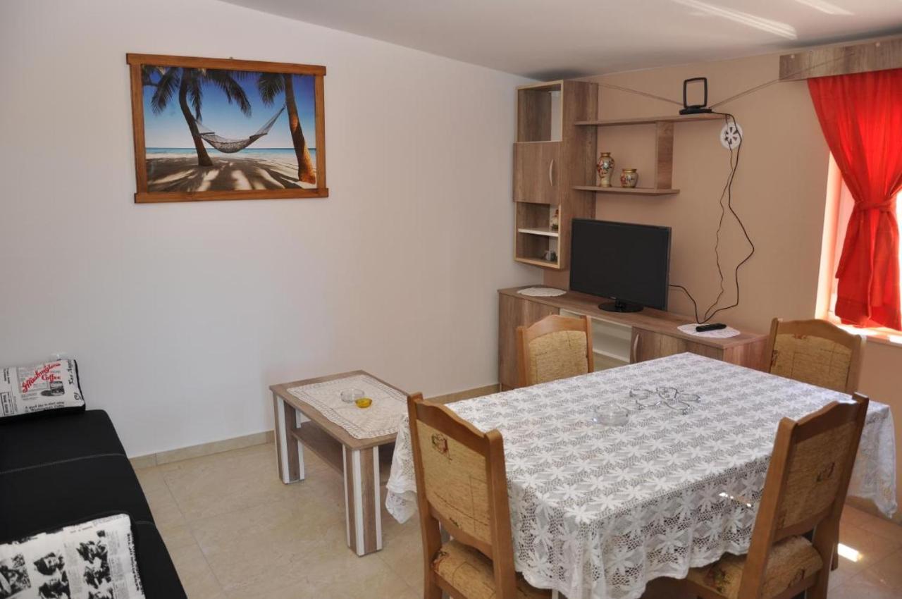 Eva Apartment Gornji Karin Exterior photo